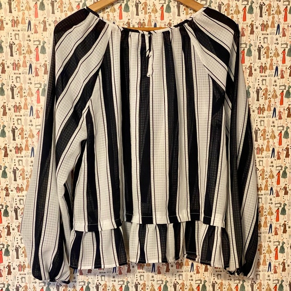 Merona Blouse 🖤 - Picture 3 of 6